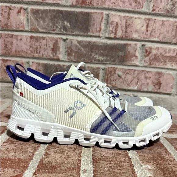 Mens On Cloud Versa lifestyle Running White and Purple Athletic Shoes size 8.5 - Picture 1 of 14